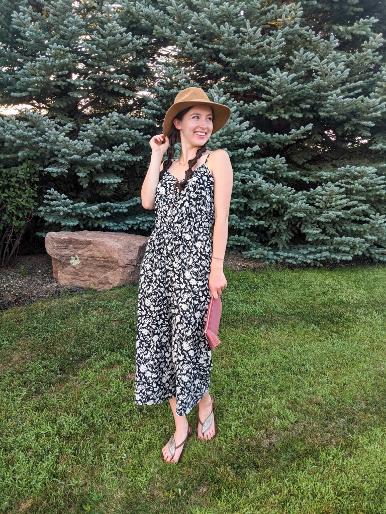casual-summer-oufit-floral-jumpsuit-brown-sandals