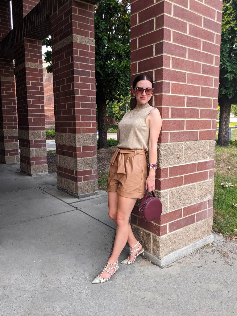 chic-fall-outfit-neutral-shades-college-fashion-blogger