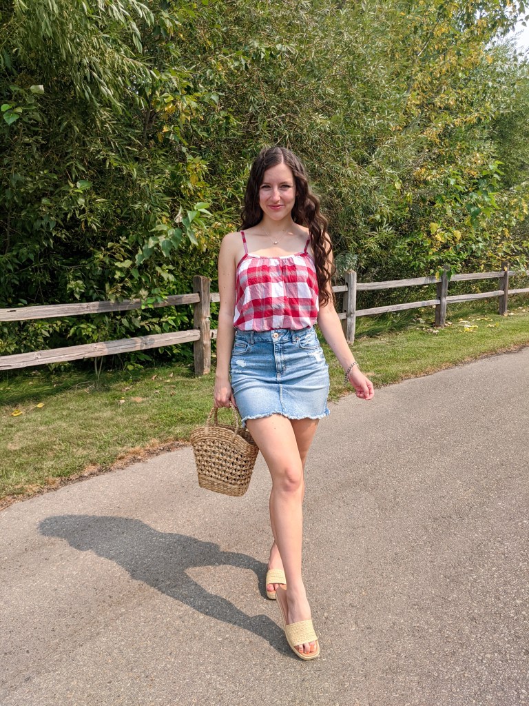gingham-raffia-purse-sandals-american-eagle-college-student