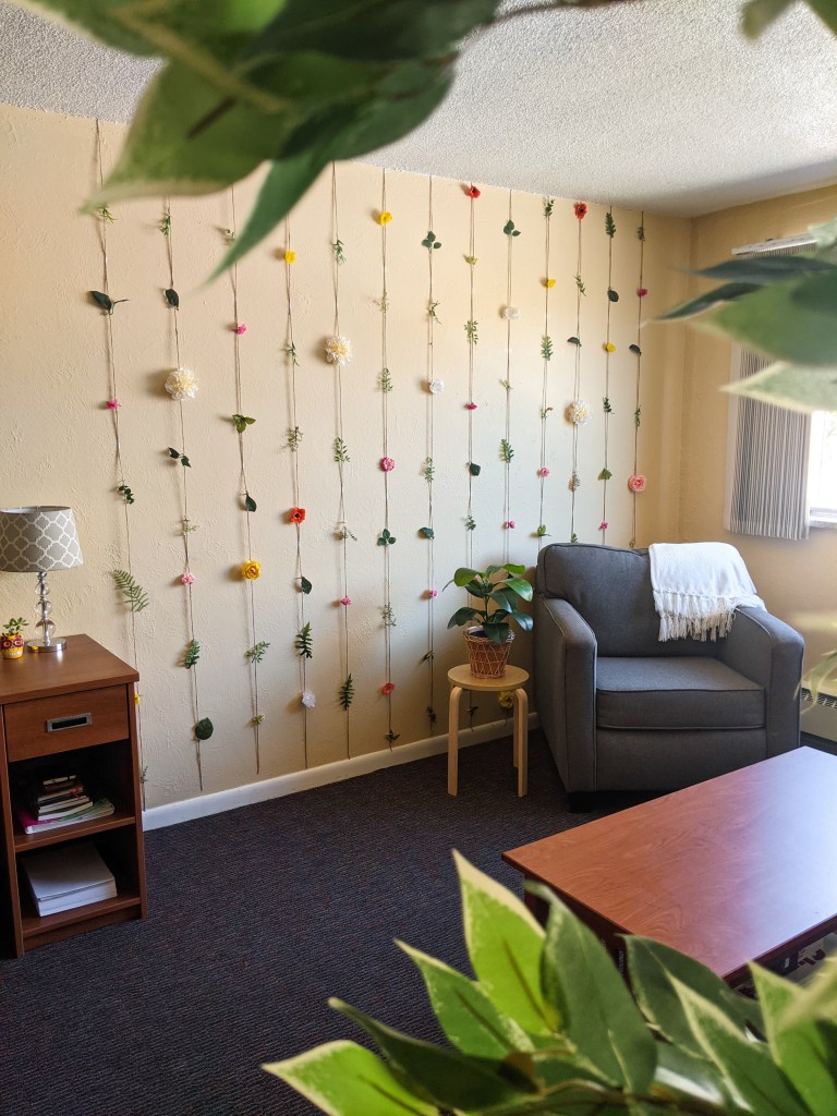 floral-garland-fake-plant-throw-blanket-college-apartment