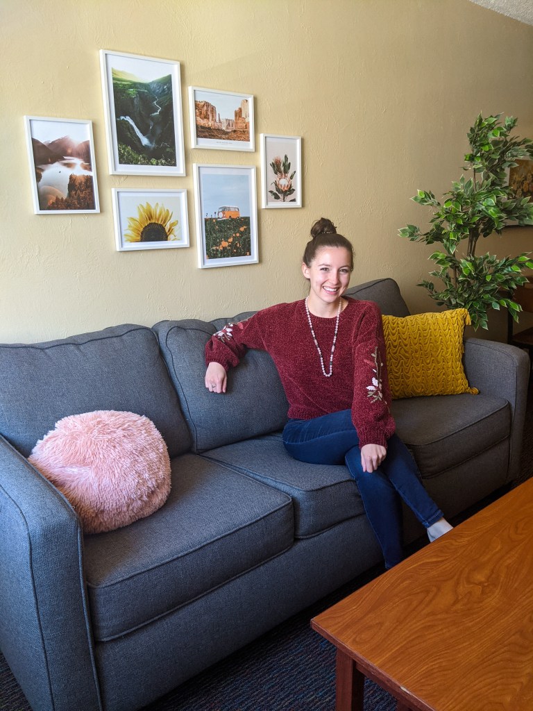 college-fashion-blogger-apartment-tour-poster-store-gallery-wall