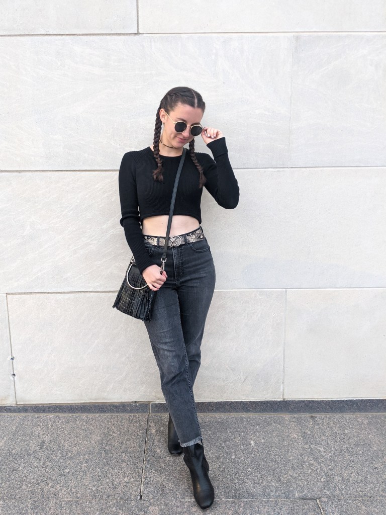 black-sweater-grey-jeans-snakeskin-belt-black-boots