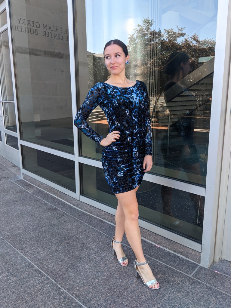 blue-bodycon-dress-secondhand-velvet-silver-heels