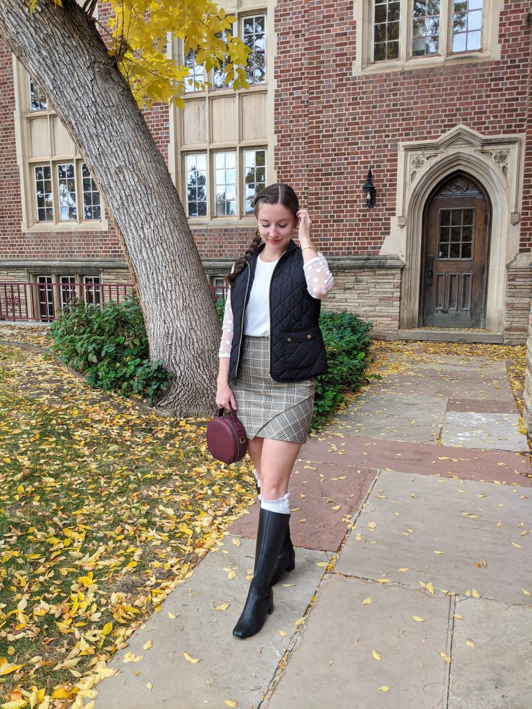 knee-socks-black-vest-circle-purse-fall-outfit