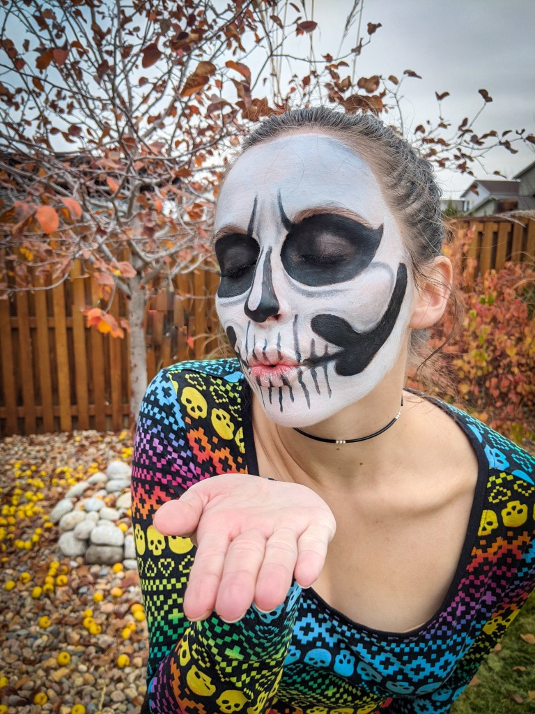 skeleton-costume-halloween-face-paint