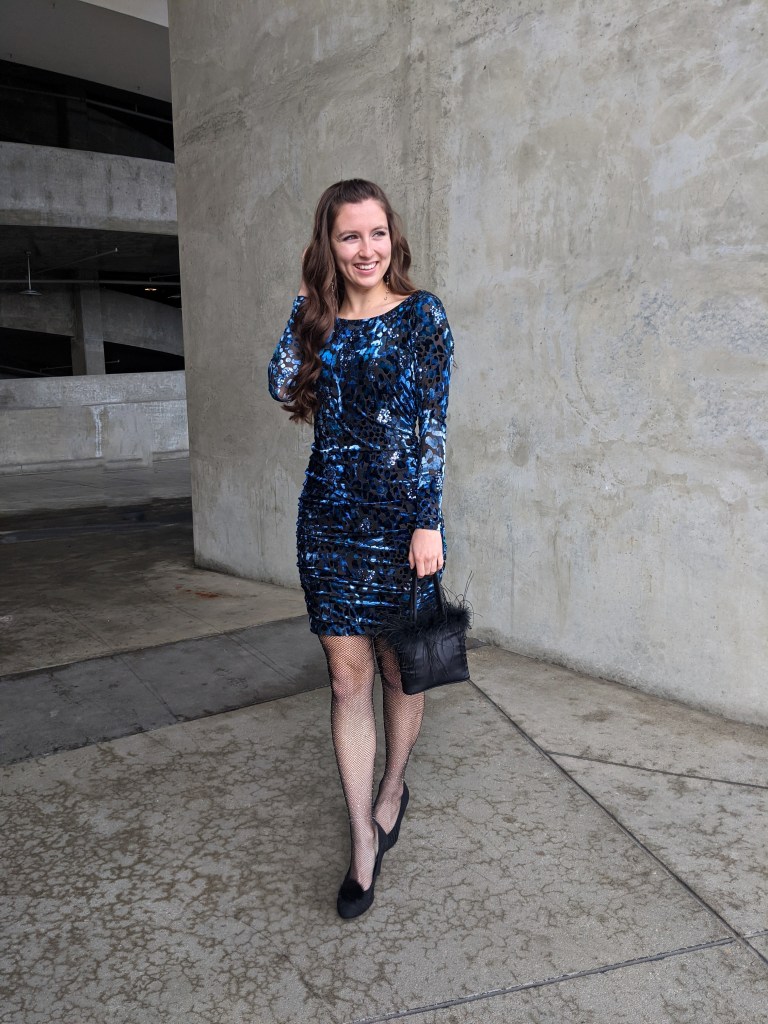 fishnet-tights-blue-bodycon-dress-NYE-outfit-going-out