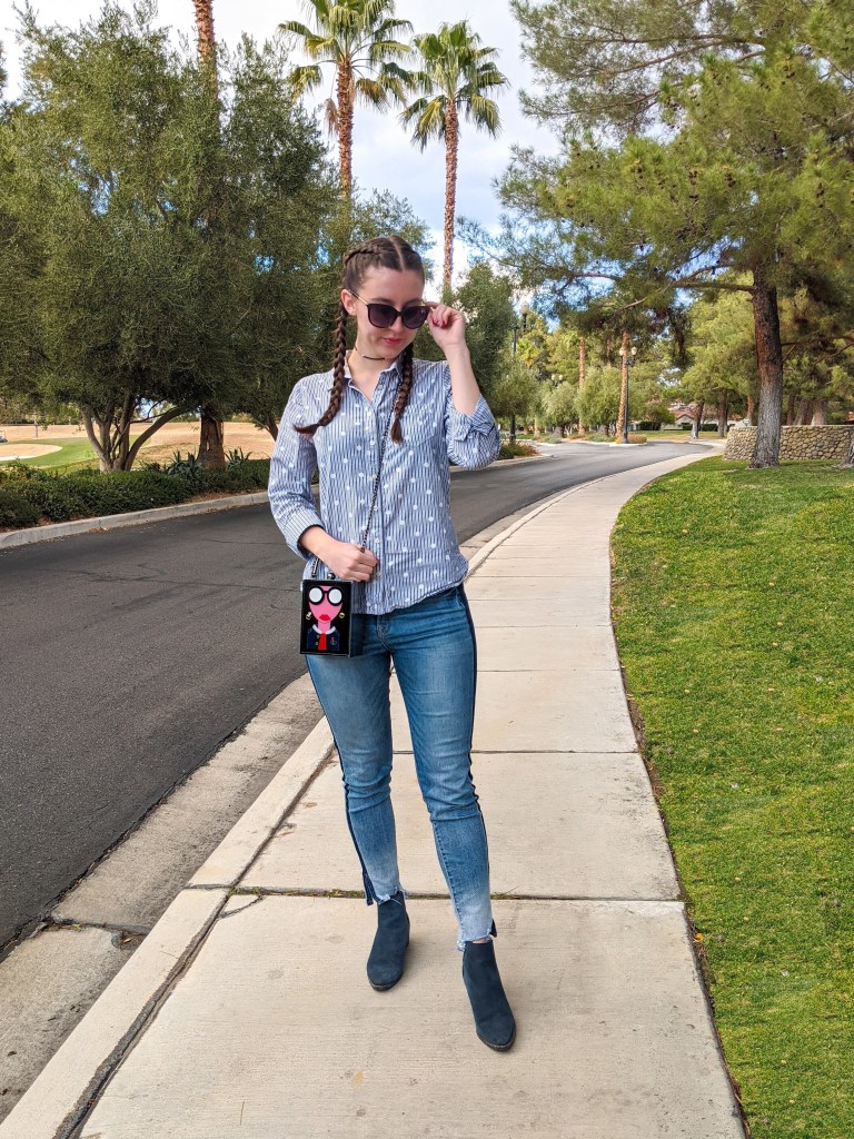 box-purse-pinstripe-collar-top-jeans