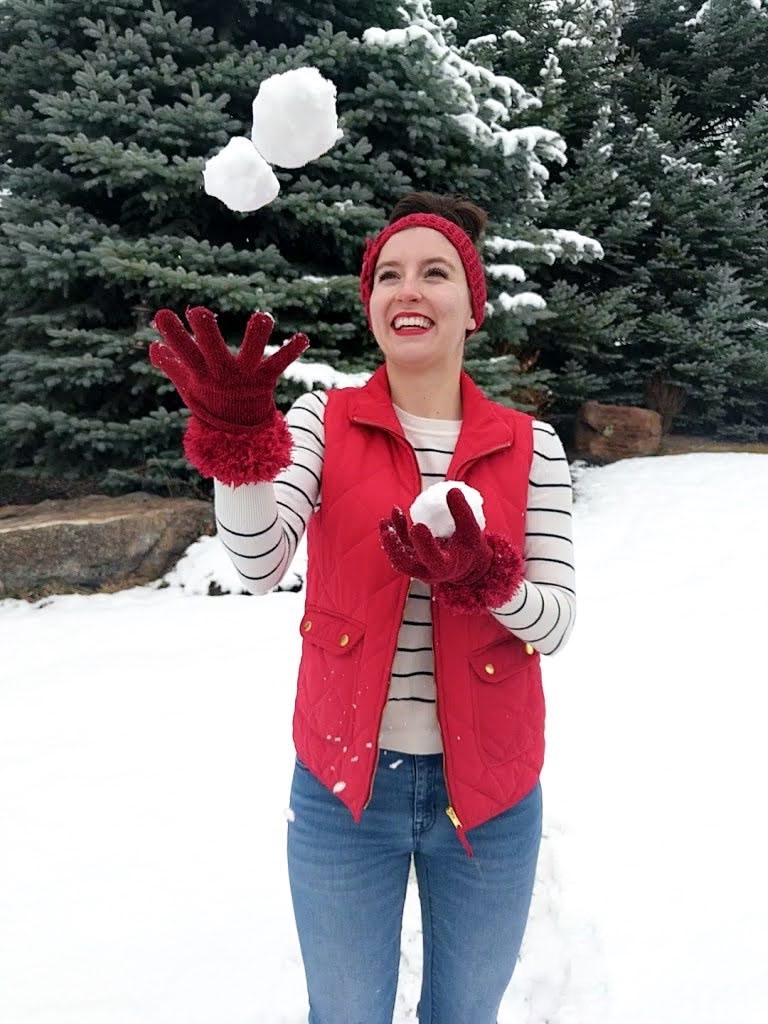 juggling-snowballs-cute-winter-outfit-red-accessories
