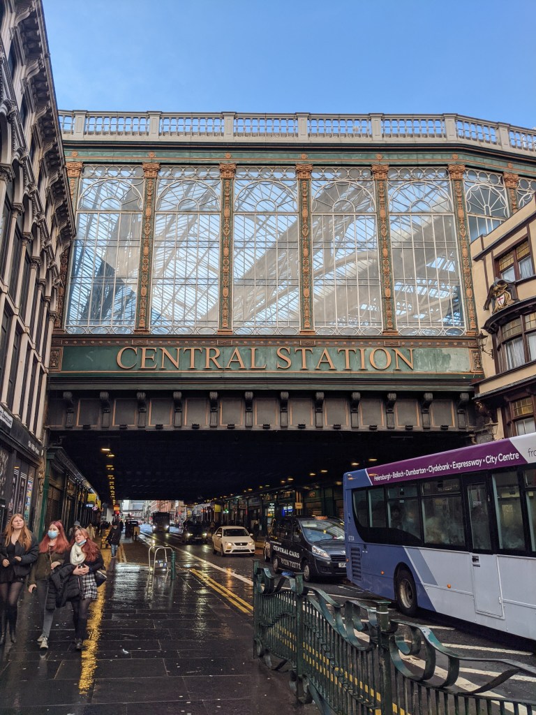 glasgow-central-station-study-abroad-college-fashion-blogger