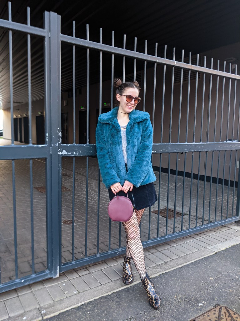 cool-outfit-space-buns-faux-fur-fishnets