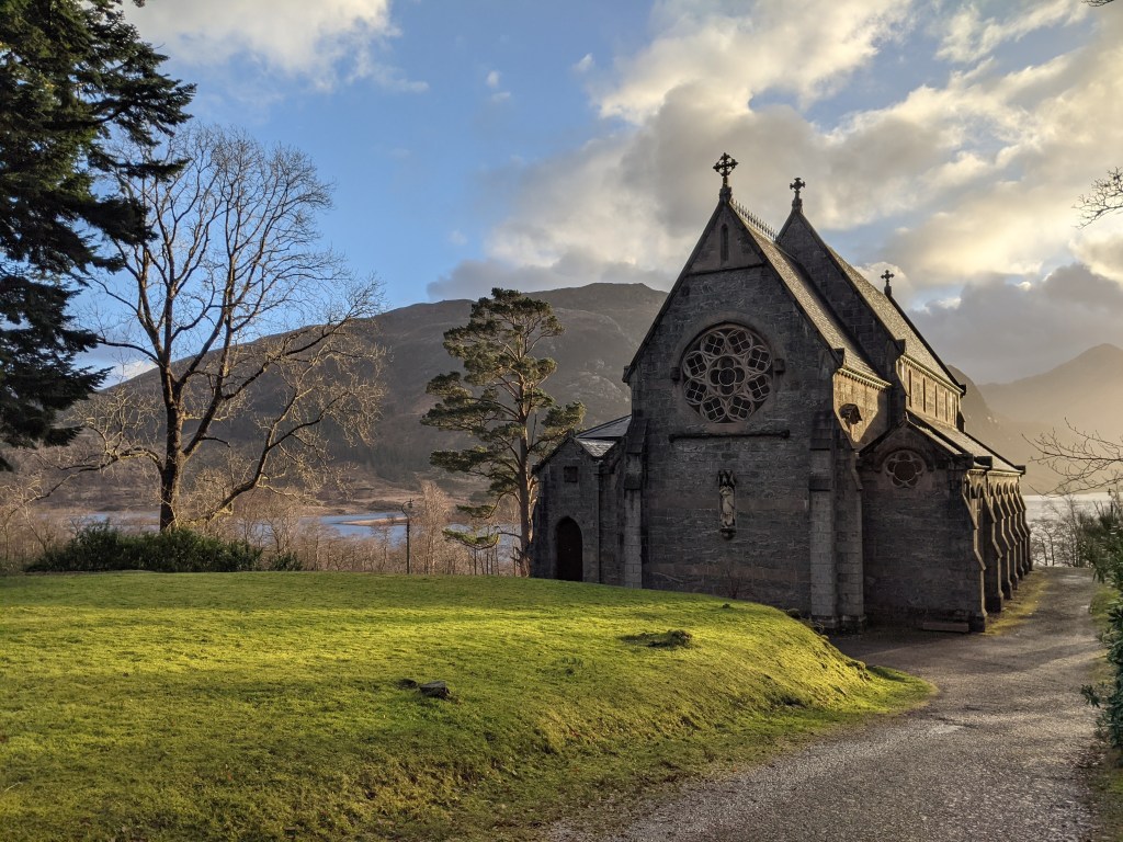glenfinnan-church-scottish-highlands-glenfinnan-viaduct