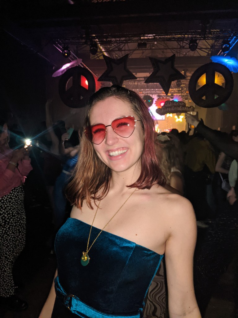 abba-disco-wonderland-swg3-glasgow-teal-strapless-velvet-jumpsuit-heart-sunglasses