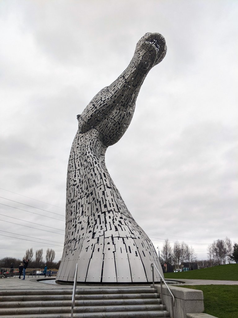 horse-statue-kelpies-scotland-abroad-student