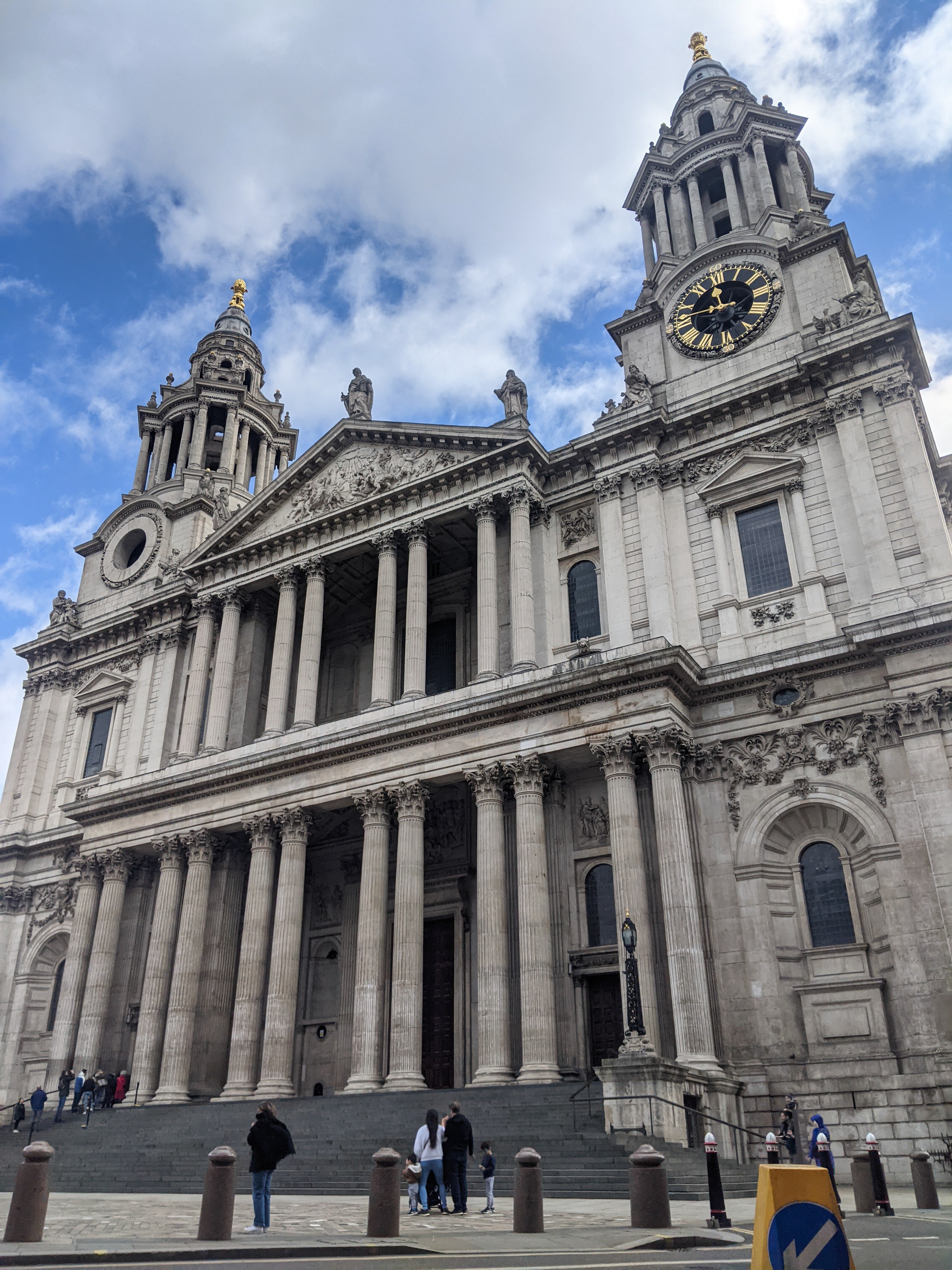 st-pauls-cathedral-london-study-abroad-tourist-london-travel-guide