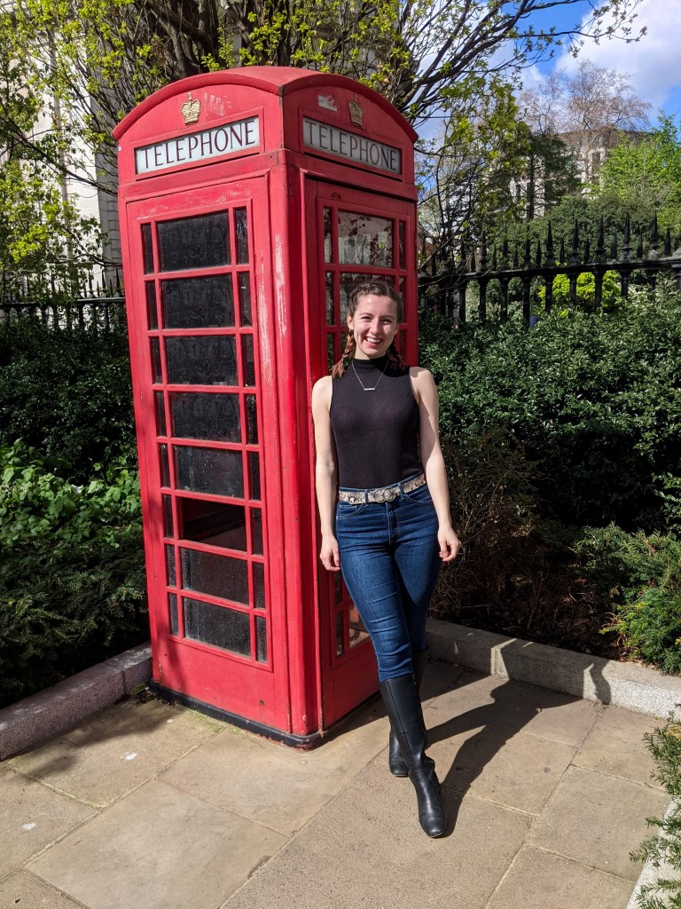 london-travel-guide-things-to-do-in-london-red-phone-booth