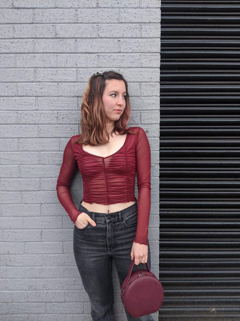 thrifted-top-going-out-look-grey-jeans-clubbing