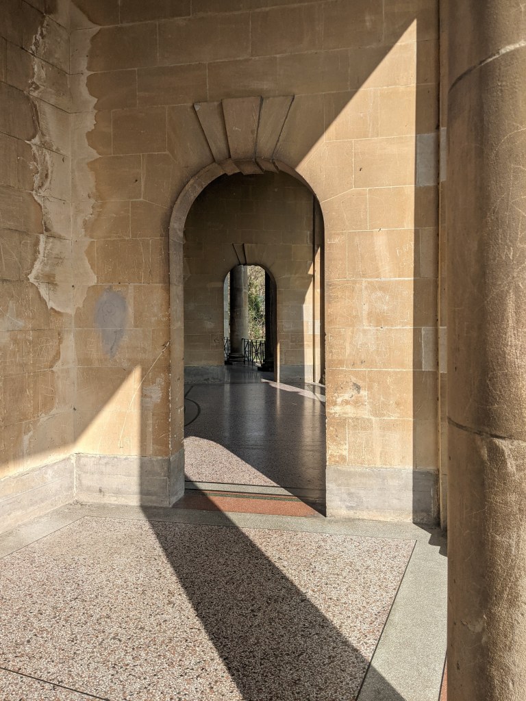 bath-england-roman-baths-river-tourist
