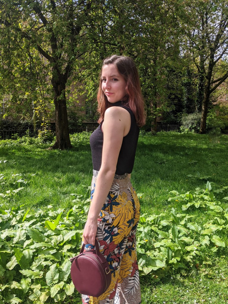 black-top-colorful-printed-pants-summer-fashion