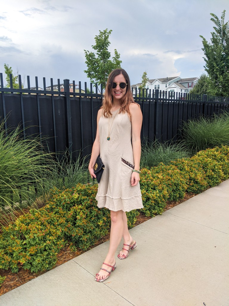 linen-dress-shift-style-summer-outfits-snakeskin-shoes