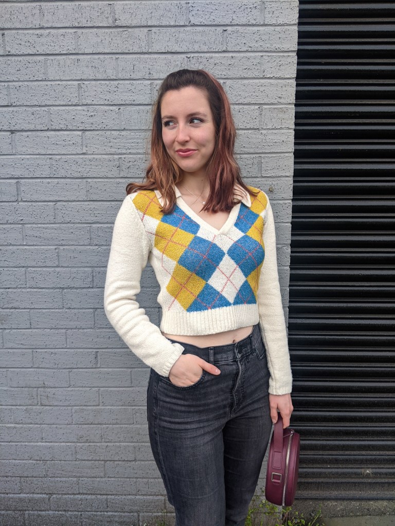 grey-mom-jeans-express-beige-sweater-argyle-pattern-preppy