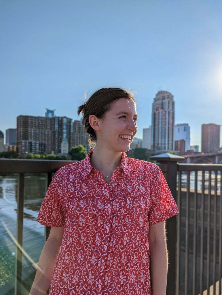 minneapolis-minnesota-travel-blogger-button-down