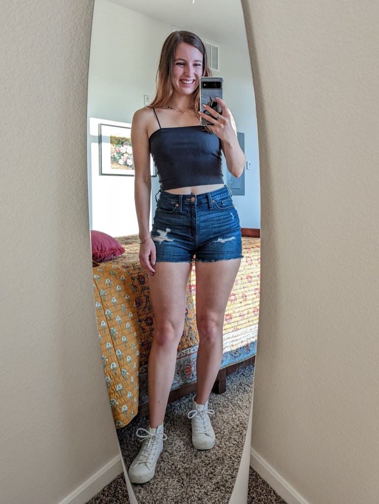 black-crop-top-american-eagle-denim-shorts-line-dancing-white-converse
