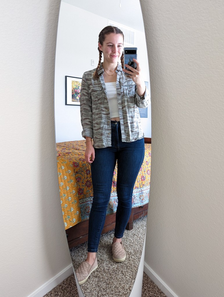 camo-button-down-white-crop-top-skinny-jeans-quilted-sneakers