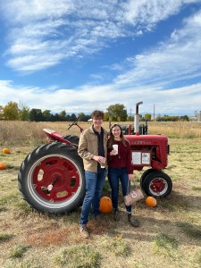 tractor-fall-farm-pumpkin-patch-cottonwood-farms-colorado