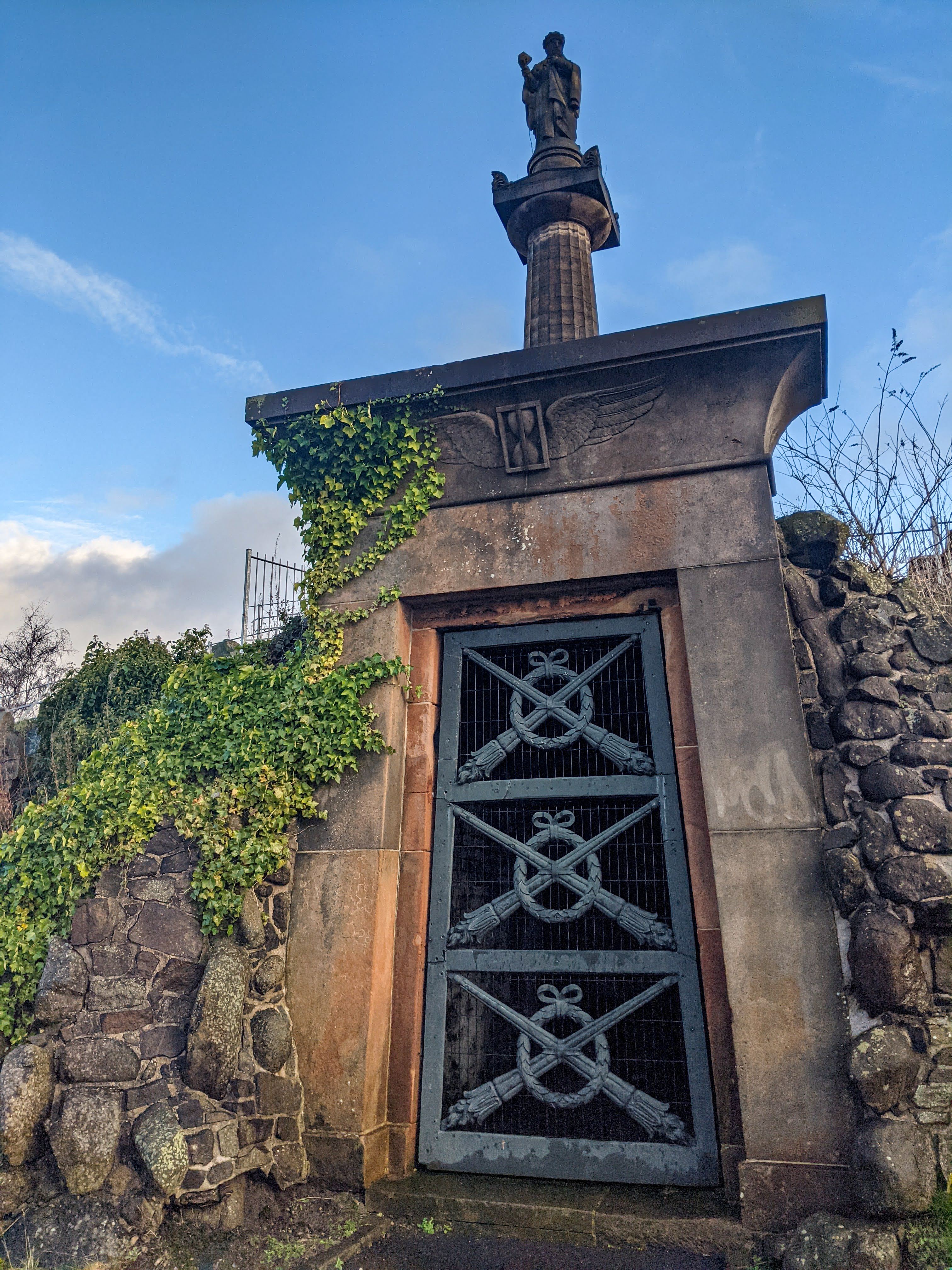 glasgow-necropolis-tomb-scotland-cemetery
