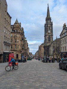 the-royal-mile-edinburgh-scotland