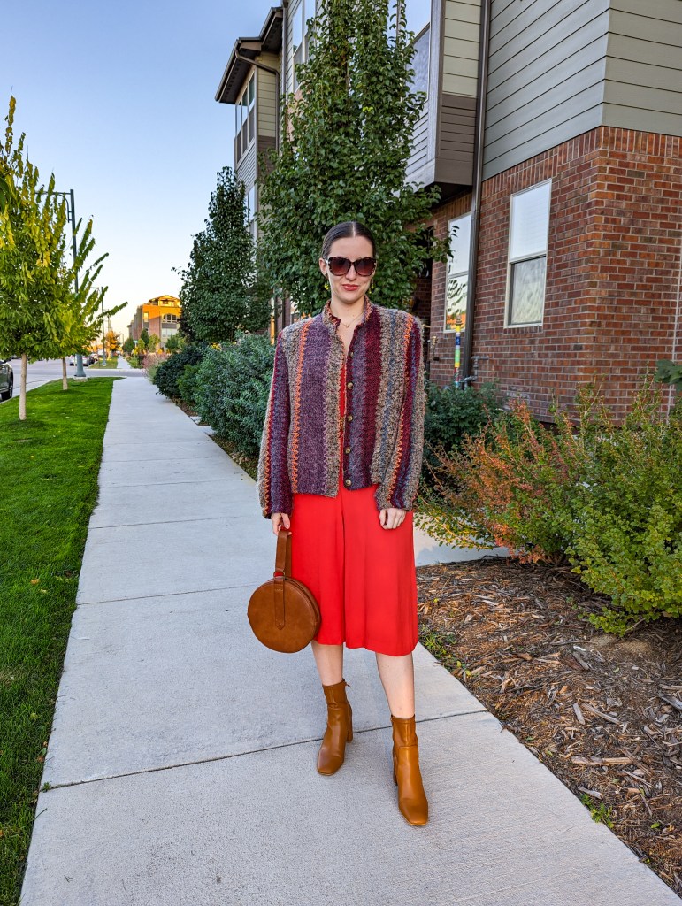 fall-outfit-chic-sunglasses-jumpsuit-thrifted