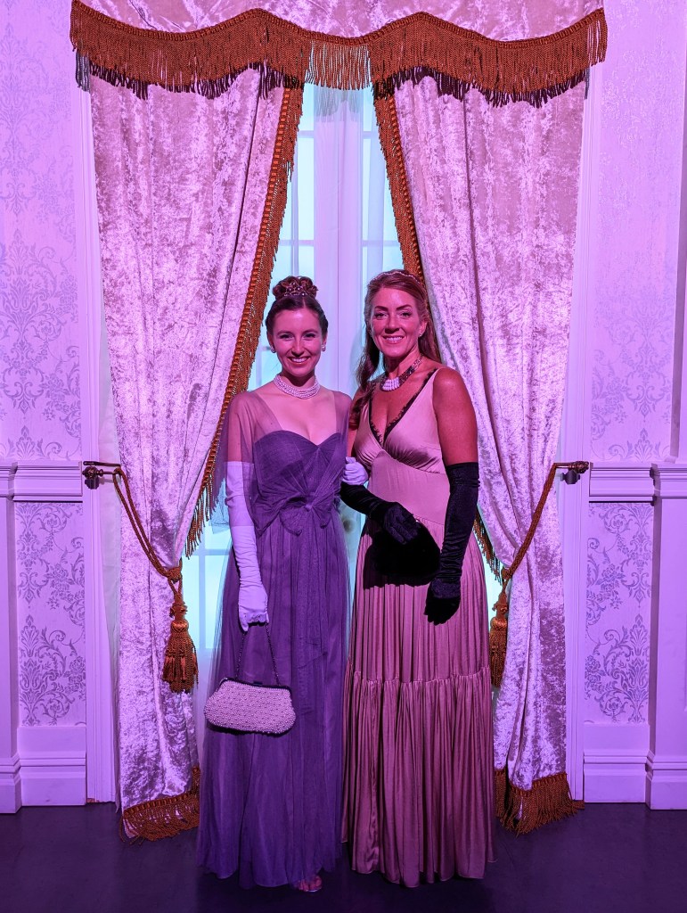 bridgerton-ball-gowns-tall-gloves-pearl-purse-bridgerton-hair-gowns