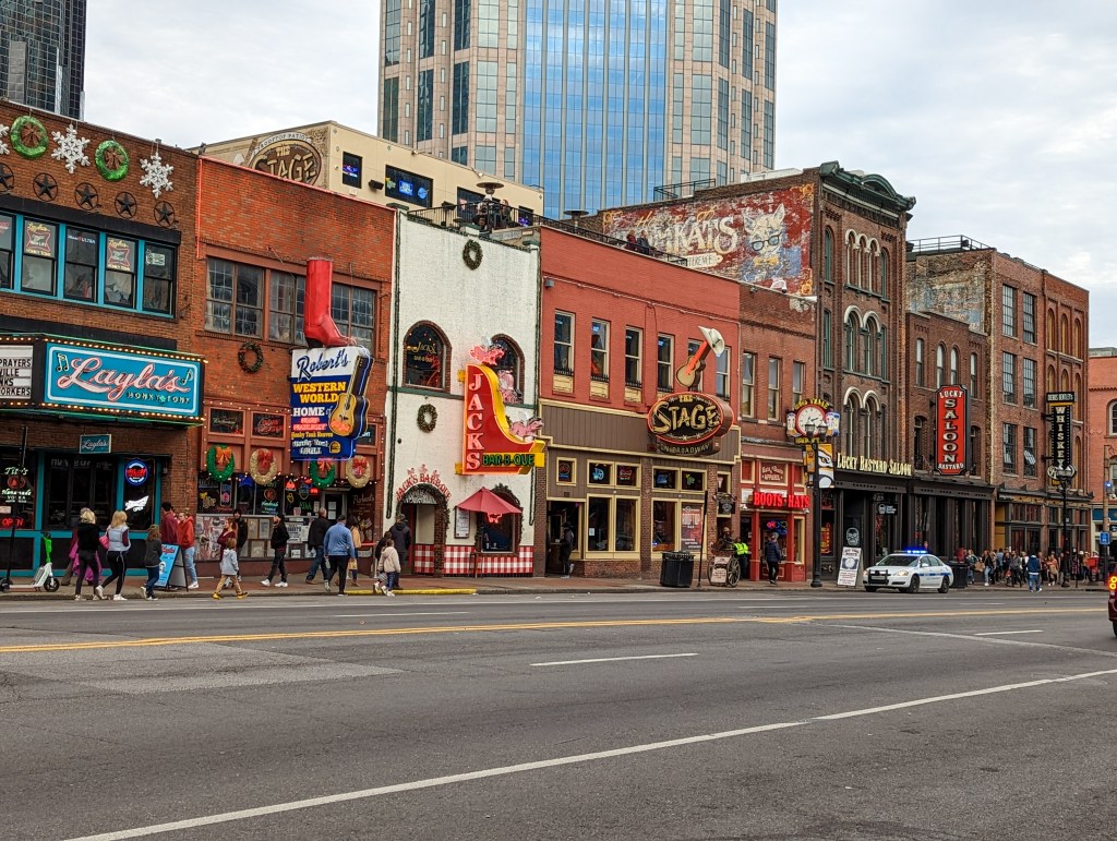 broadway-nashville-tennessee-restaurants