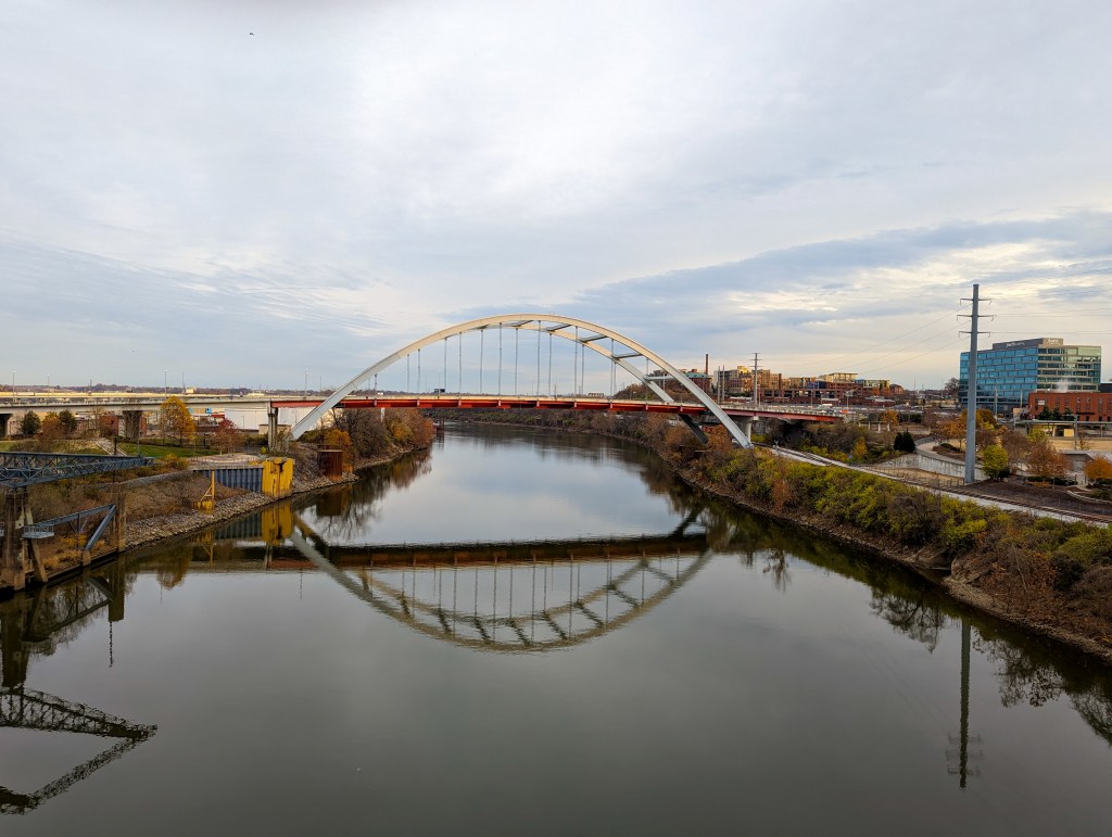 pedestrian-bridge-nashville-tennessee-cumberland-river