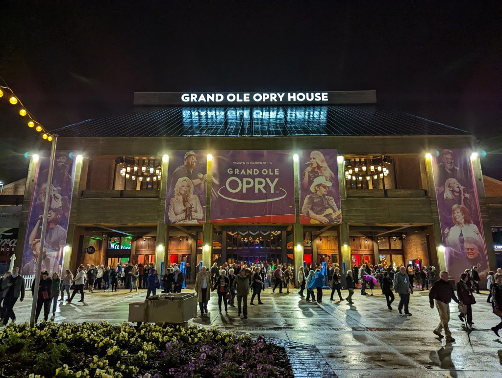 grand-ole-opry-nashville-tennessee
