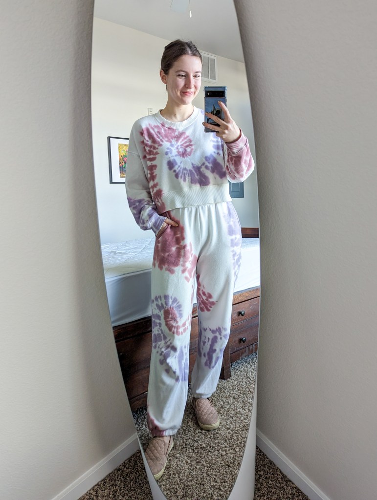 tie-dye-sweatshirt-joggers-sweat-suit-american-eagle