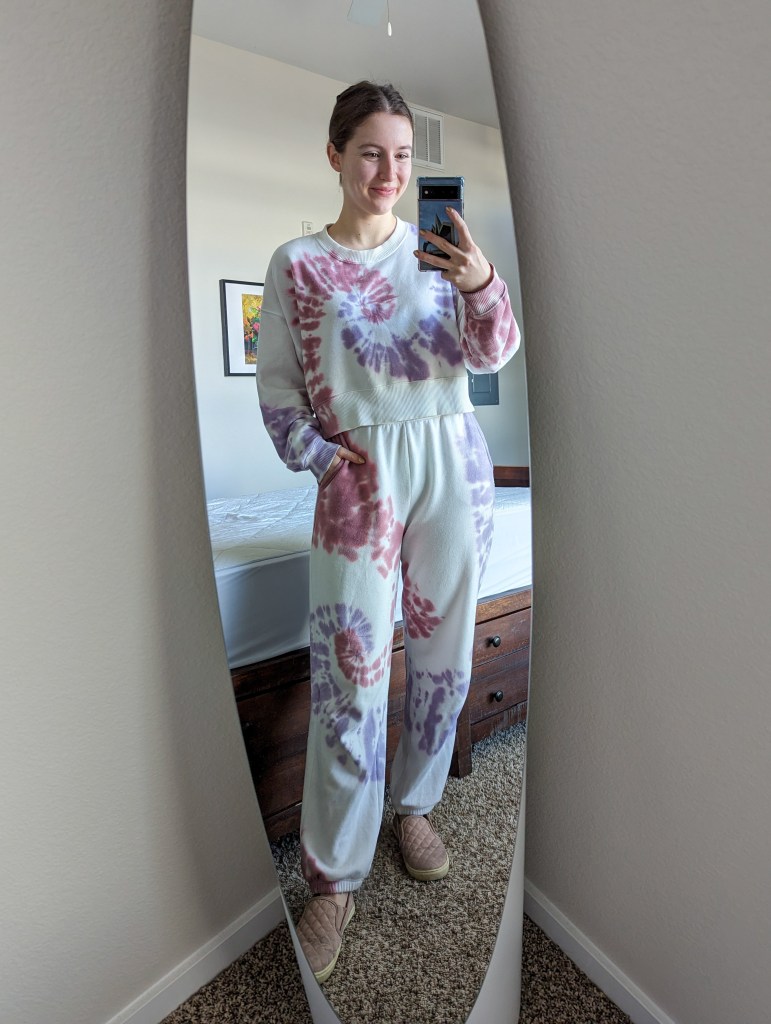 tie-dye-sweatshirt-joggers-sweat-suit-american-eagle