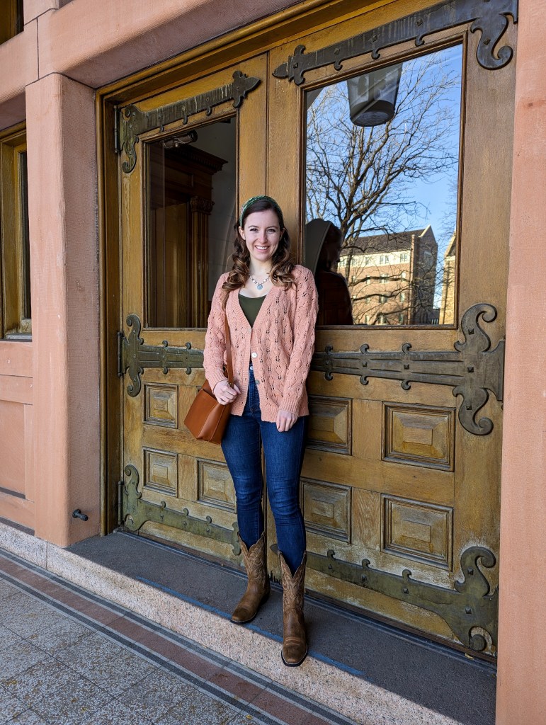 salmon-colored-cardigan-olive-green-bodysuit-skinny-jeans