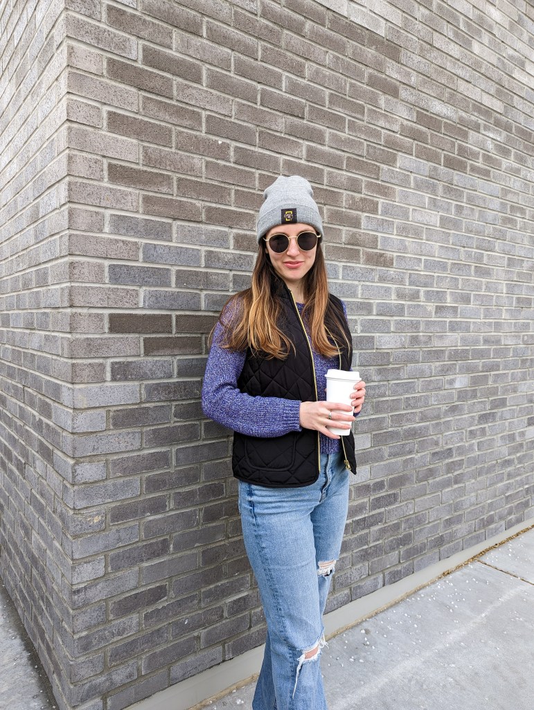 straight-leg-jeans-grey-beanie-sungait-sunglasses-grey-beanie