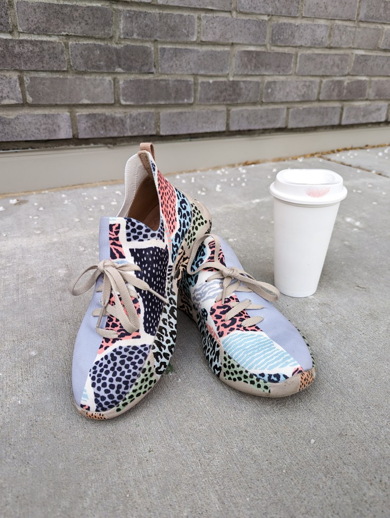 UIN-shoes-travel-sneakers-leopard-coffee