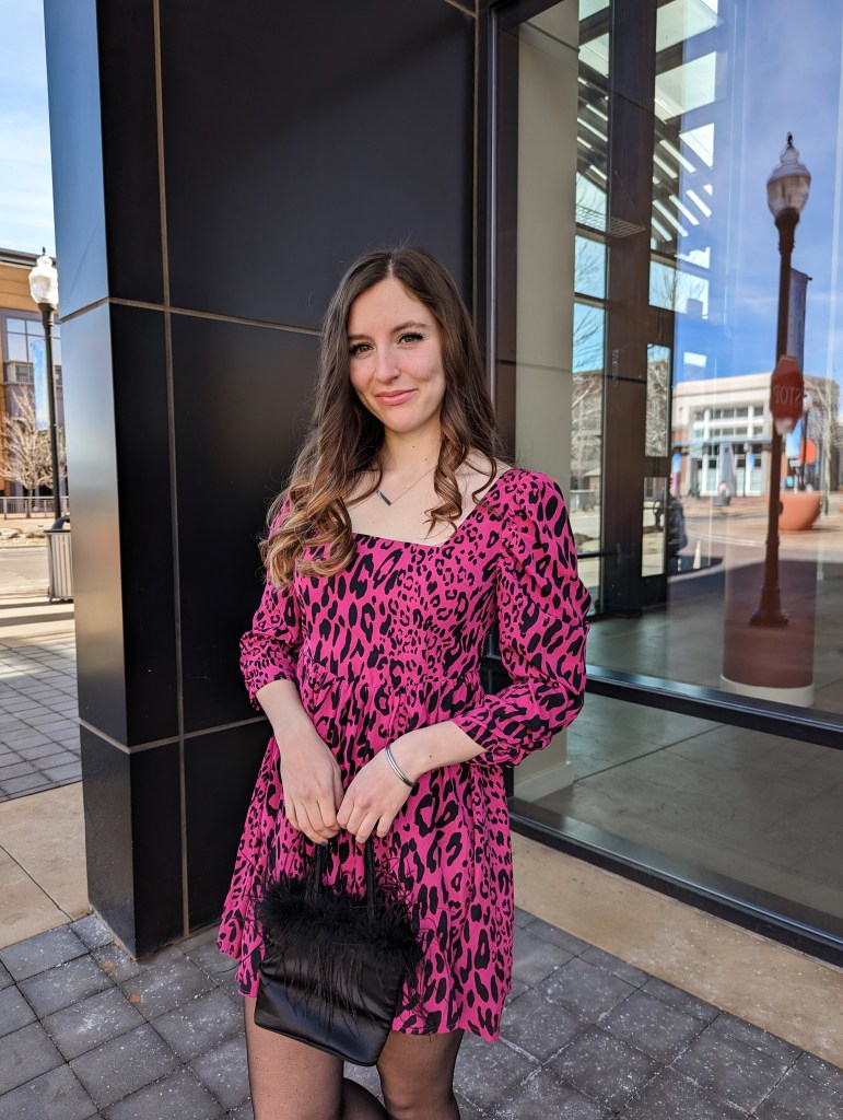 denver-fashion-blogger-hot-pink-leopard-print-feather-purse