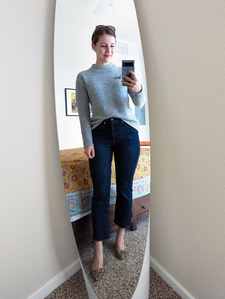 blue-sweater-sundance-outlet-cropped-flared-jeans-vivaia-shoes-leopard-heels