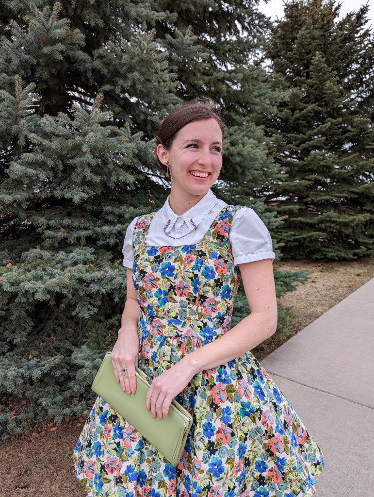 collar-clips-vintage-clutch-old-fashioned-style-floral-dress