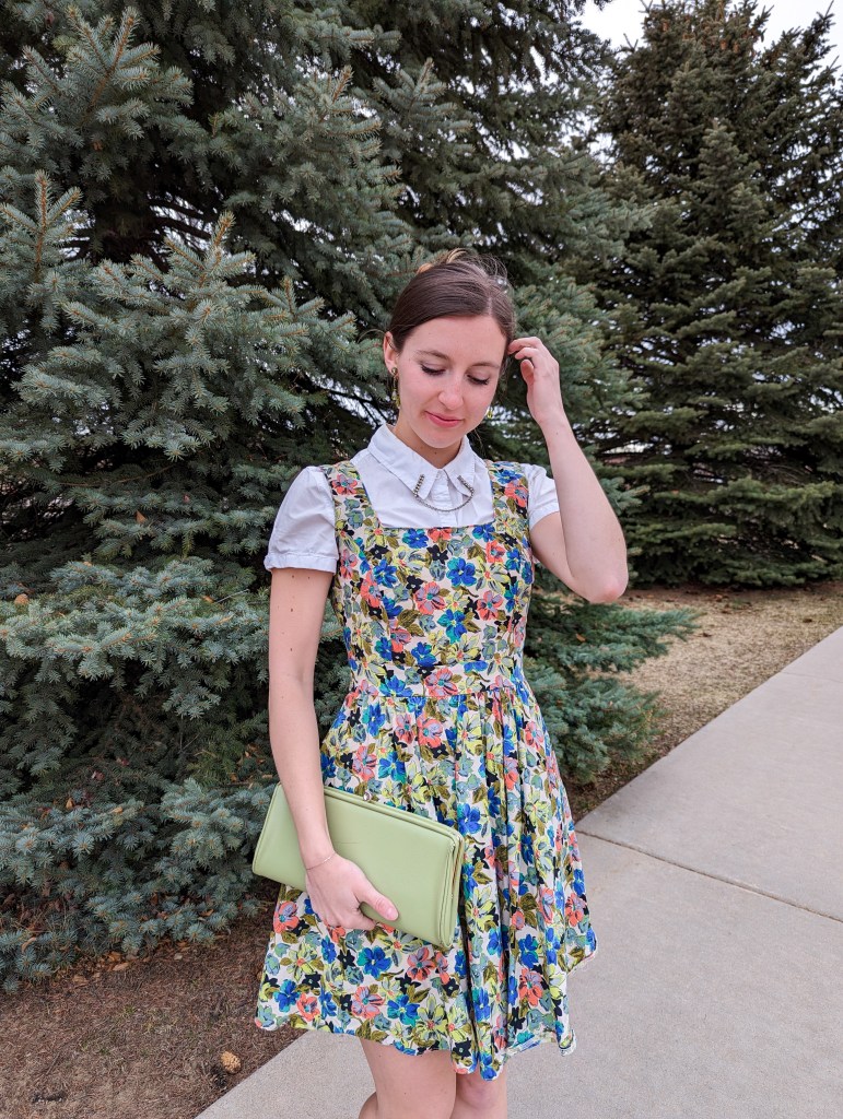 girly-fashion-floral-dress-green-clutch-vintage-purse-thrifted
