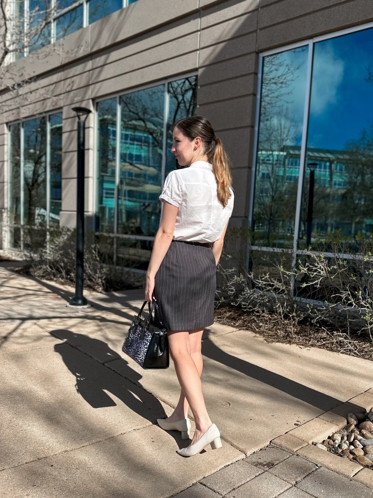 kim-wexler-laywer-outfit-office-style-white-blouse