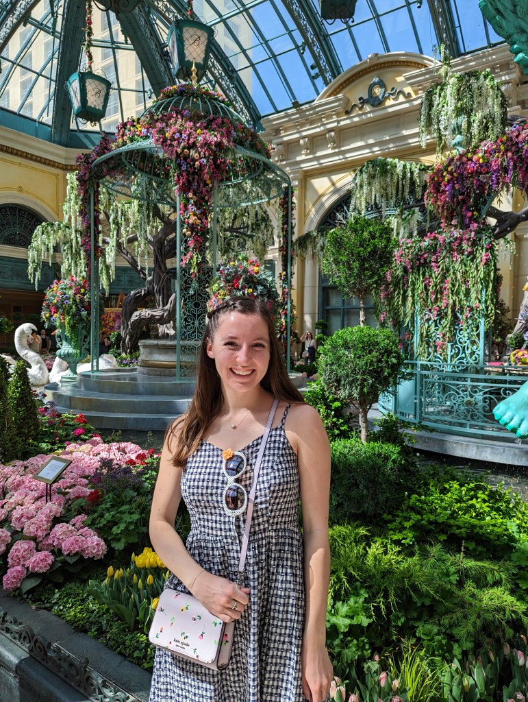 bellagio-conservatory-las-vegas-nevada-tourist-gingham-dress