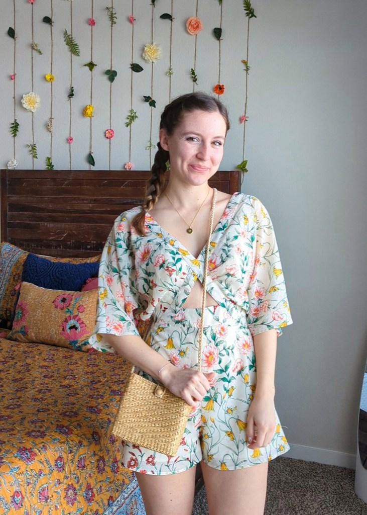 college-fashion-blogger-post-grad-life-floral-romper-shop-lc