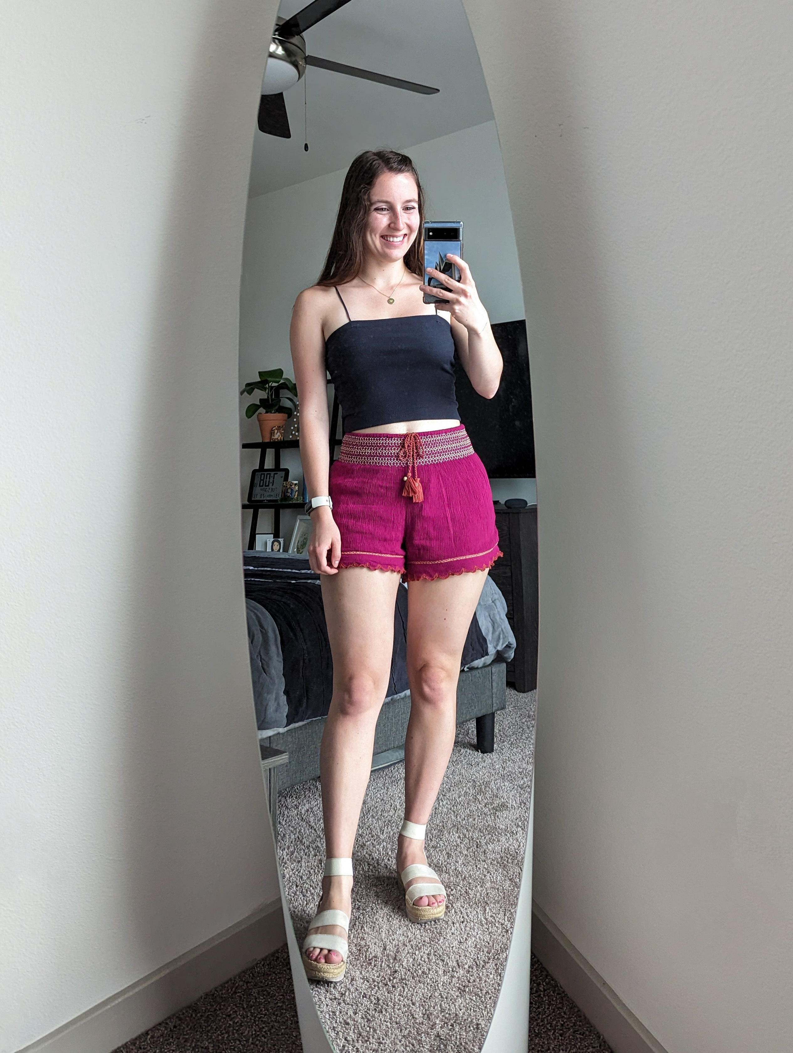black-ribbed-crop-top-american-eagle-magenta-shorts-francescas-white-espadrilles