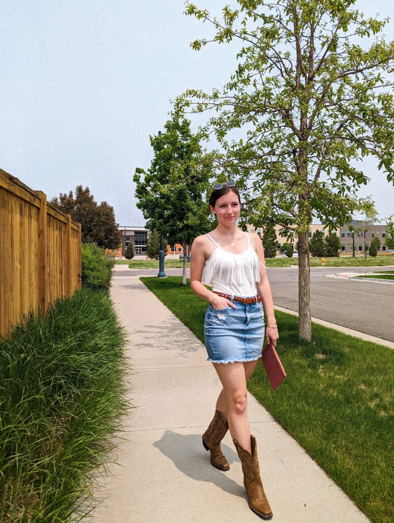 country-music-concert-outfit-western-style-cowgirl-era-denim-skirt-fringe