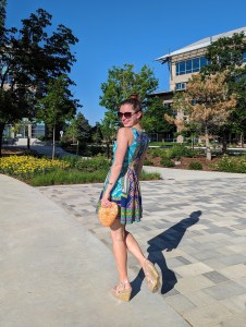 summer-date-night-outfit-orange-purse-black-sunglasses-pink-lipstick